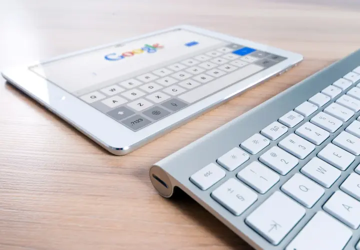 Rola seo w podnoszeniu online widoczności w platformach społecznościowych.